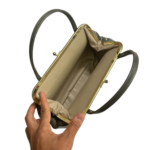 Vintage 60's 70's Gray green
Twiggy Handbag purse
LONDON MOD Carnaby st - Picture 7 of 11